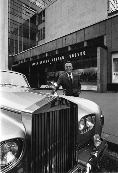 Framed Print : Matt Monro Singer with his Rolls Royce, Mar 1966 in front of Mirror building