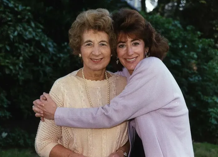 Framed Print : Maureen Lipman actress with her mother December 1989 Framed Print : Maureen Lipman actress with her mother December 1989