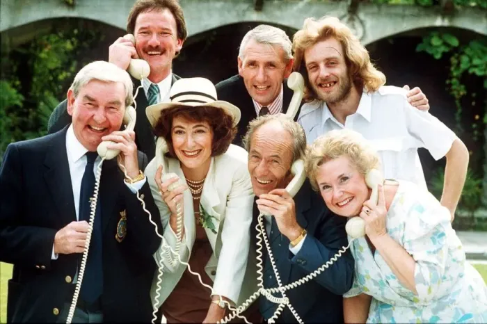 Framed Print : Maureen Lipman Comedian / Actress / Writer with British Telecom Men Framed Print : Maureen Lipman Comedian / Actress / Writer with British Telecom Men