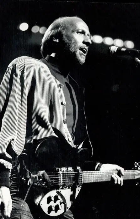 Framed Print : Maurice Gibb of the Bee Gees, in concert at the Birmingham NEC. 22 / 6 / 1989 Framed Print : Maurice Gibb of the Bee Gees, in concert at the Birmingham NEC. 22 / 6 / 1989