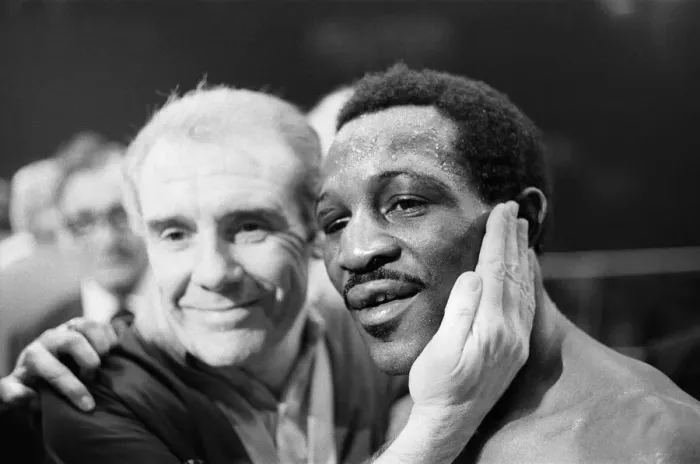 Framed Print : Maurice Hope v Carlos Herrera WBC World Super Welterweight Title Framed Print : Maurice Hope v Carlos Herrera WBC World Super Welterweight Title