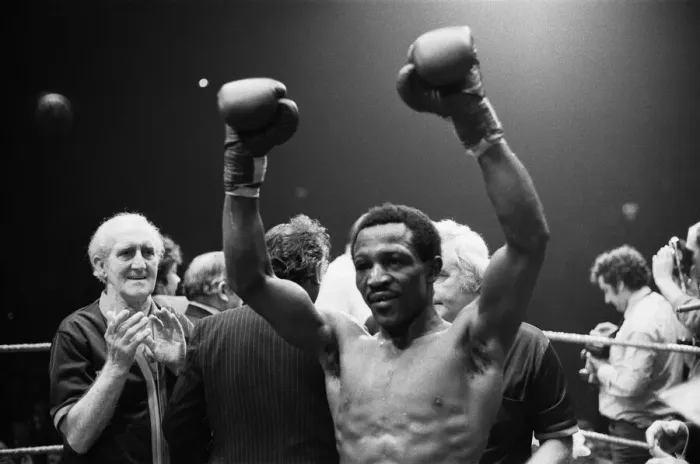 Framed Print : Maurice Hope v Carlos Herrera WBC World Super Welterweight Title Framed Print : Maurice Hope v Carlos Herrera WBC World Super Welterweight Title