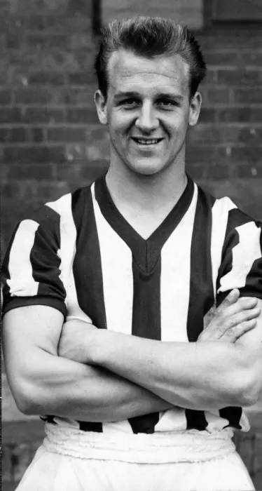 Framed Print : Maurice Setters, West Bromwich Albion, Football Player, 1955-1960. Pictured, August 1957 Framed Print : Maurice Setters, West Bromwich Albion, Football Player, 1955-1960. Pictured, August 1957