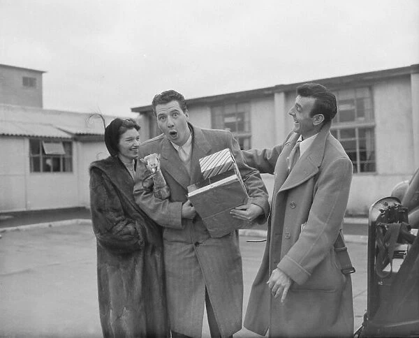 Max Bygraves & Wife return from US. 1951 B5705  /  2