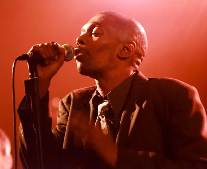 Framed Print : Maxi the lead singer from Faithless on stage. September 1999