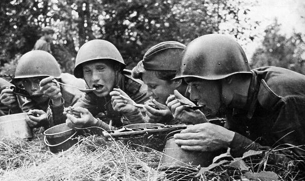 Meal time for soldiers of the Soviet Red Army on the Russian Front in the fight against