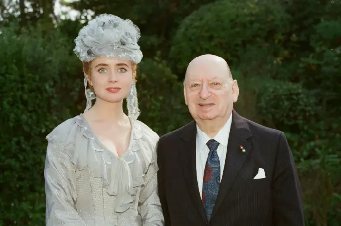 Framed Print : Media Mogul Lew Grade with actress Lysette Anthony in Monte Carlo Framed Print : Media Mogul Lew Grade with actress Lysette Anthony in Monte Carlo