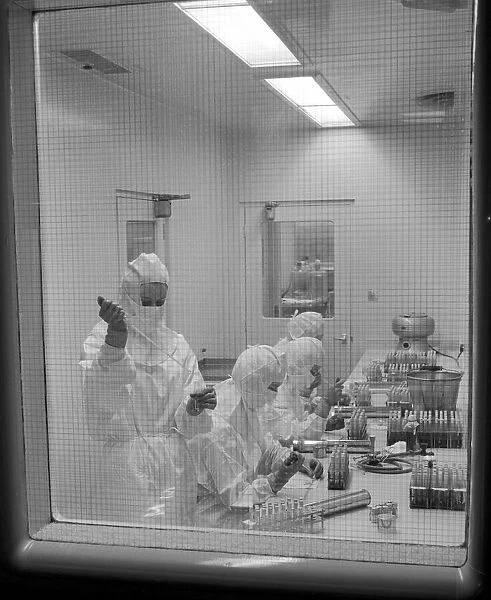 Medical: Polio vaccine laboratory. 1960 A834-004