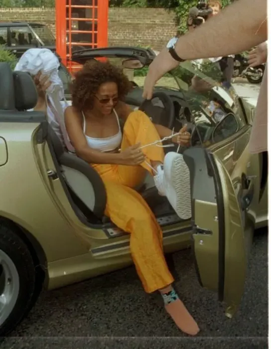 : Mel B Spice Girls Pop Group August 1997 Scary Spice getting out off car : Mel B Spice Girls Pop Group August 1997 Scary Spice getting out off car
