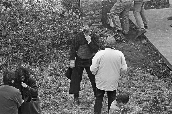 Mel Gibson in discussion with director Franco Zeffirelli during a break in filming Hamlet