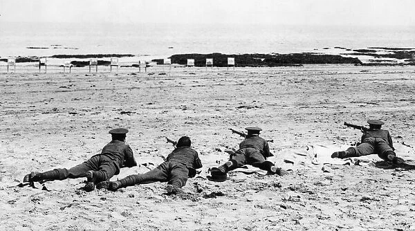 Members of the 2  /  6th (Rifle) Battalion, Kings Liverpool Regiment at Margate, Kent