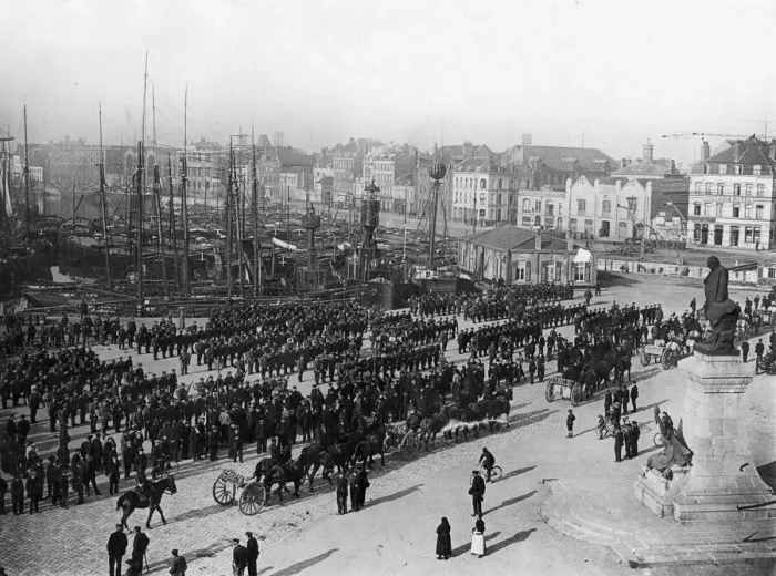 Framed Print : Members of the B. E. F. parade on the quayside at Dunkirk in mid August 1914 Evaluation Framed Print : Members of the B. E. F. parade on the quayside at Dunkirk in mid August 1914 Evaluation