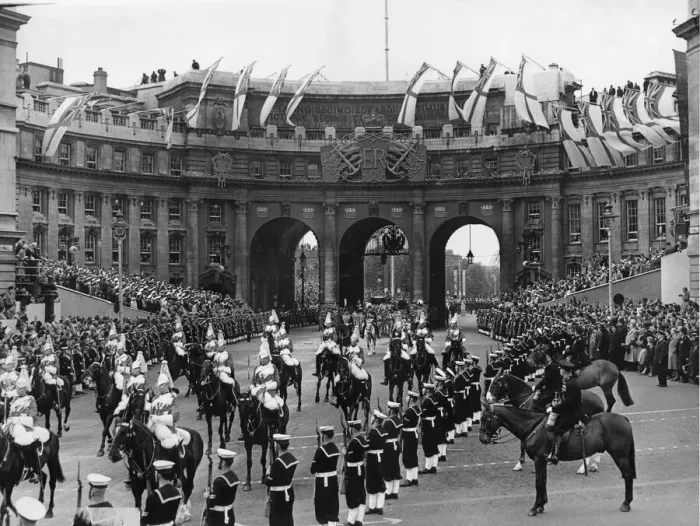 Framed Print : Members of the Household Cavalry part of Her Majesty Procession make their way through Framed Print : Members of the Household Cavalry part of Her Majesty Procession make their way through