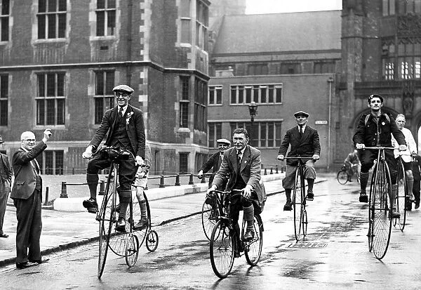 Members of the Old Timers cycle Fellowship setting off form College road