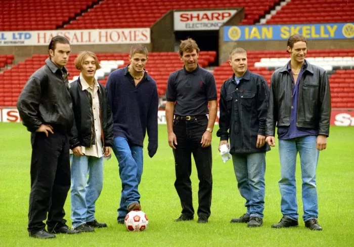 Framed Print : Members of pop group Take That left to right: Robbie Williams, mark Owen, Jason orange Framed Print : Members of pop group Take That left to right: Robbie Williams, mark Owen, Jason orange