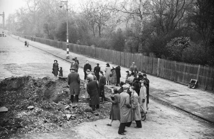 Framed Print : Members of the public inspect a crater in Albert Bridge Road, Battersea, London