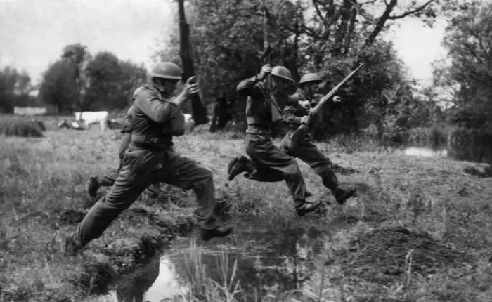 Framed Print : Members of the Reading Home Guard jumping ditches on the blitz course