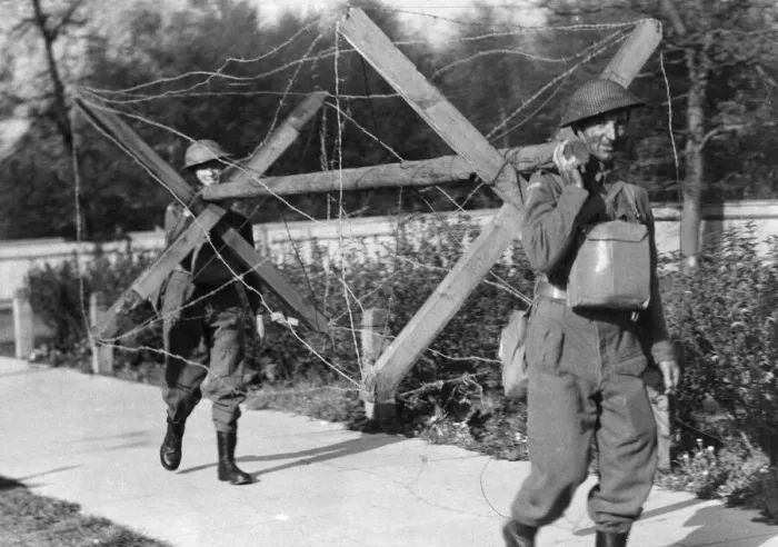 Framed Print : Members of the Reading Home Guard preparing to take part in a anti invasion exercise in Framed Print : Members of the Reading Home Guard preparing to take part in a anti invasion exercise in
