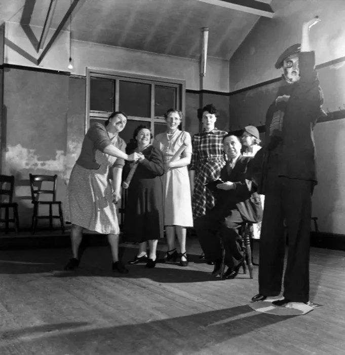 Framed Print : Members of the Rolling Pin Club, Wolverhampton. Membeers see how far they can throw a Framed Print : Members of the Rolling Pin Club, Wolverhampton. Membeers see how far they can throw a