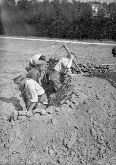 Framed Print : Members of the Royal Horse Artillery seen here building earth work emplacements around Framed Print : Members of the Royal Horse Artillery seen here building earth work emplacements around