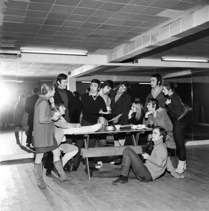 Framed Print : Members of the Scottish Theatre Ballet Company in Floral Street rehearsal rooms