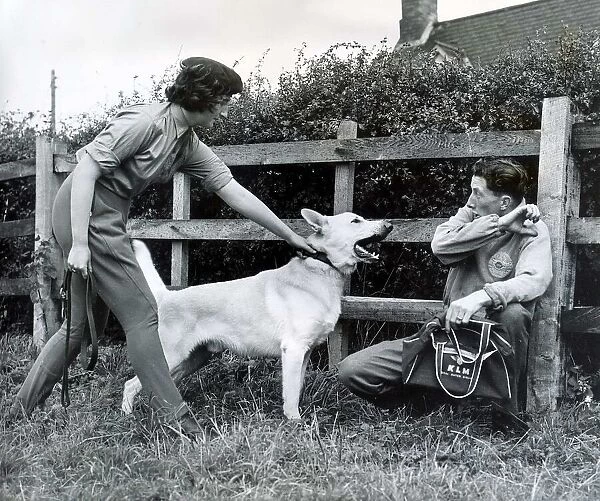 Members of the WRAC are being thought to handle guard dogs at the Royal Army Veterinary