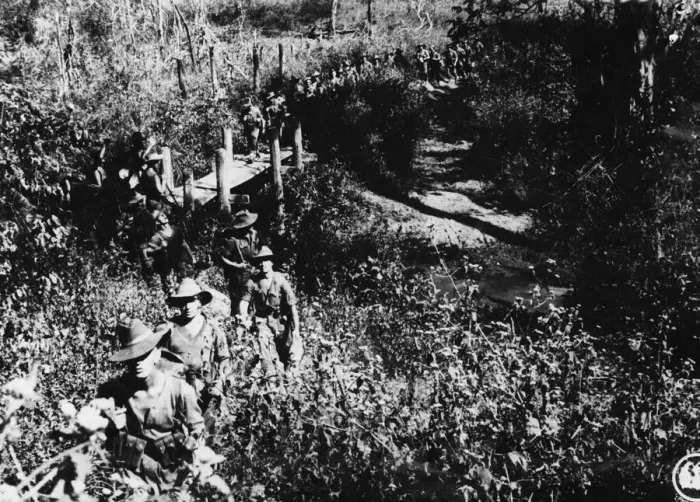 Framed Print : Men of the 36th Division advance on Mandalay during Second World War Framed Print : Men of the 36th Division advance on Mandalay during Second World War