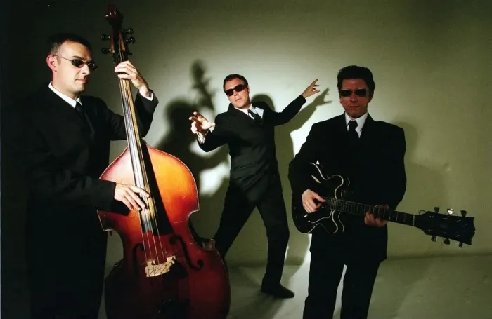 Framed Print : MEN IN BLACK FASHION. PIC SHOWS L-R MUSICIANS ROY PERCY Framed Print : MEN IN BLACK FASHION. PIC SHOWS L-R MUSICIANS ROY PERCY
