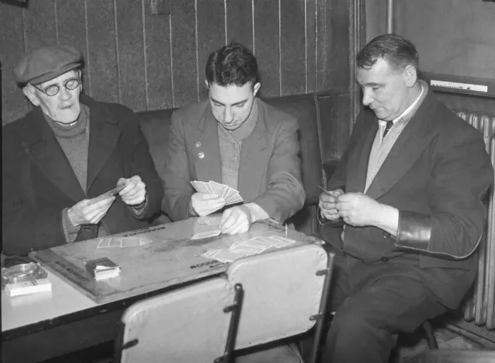 Framed Print : Men playing cards at Aston Social club, Circa 1957