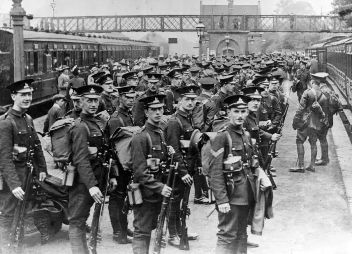 Framed Print : Men of the Second City Battalion, Royal Warwickshire Regiment leaving Sutton Coldfield Framed Print : Men of the Second City Battalion, Royal Warwickshire Regiment leaving Sutton Coldfield