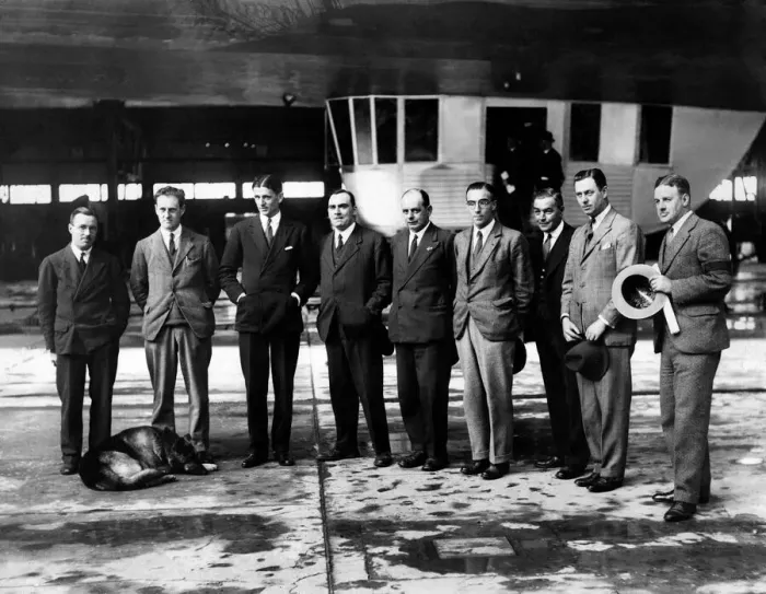 Framed Print : The men who built and will control the airship R101, seen here at the Royal Airship Works Framed Print : The men who built and will control the airship R101, seen here at the Royal Airship Works