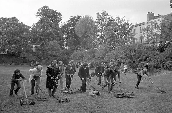 Fifteen men and women went to mow in Leamington last night