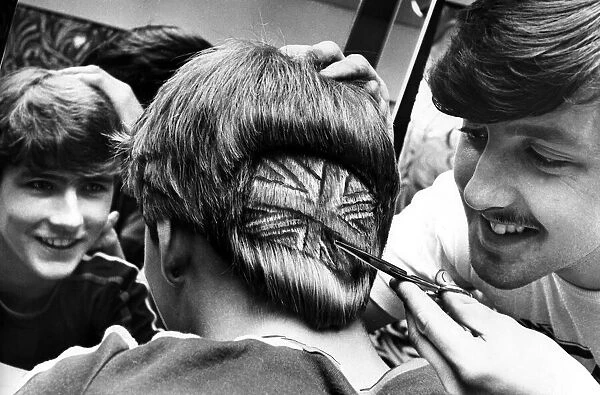 Mens hairstyles - hairdressing salons - barber Circa 1977