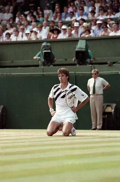 Mens Wimbledon Final. Michael Stich v Boris Becker Stich on his knees after