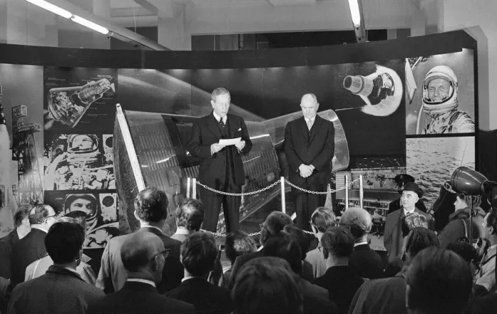 Framed Print : Mercury spacecraft Friendship 7, pictured on arrival at the Science Museum, London Framed Print : Mercury spacecraft Friendship 7, pictured on arrival at the Science Museum, London