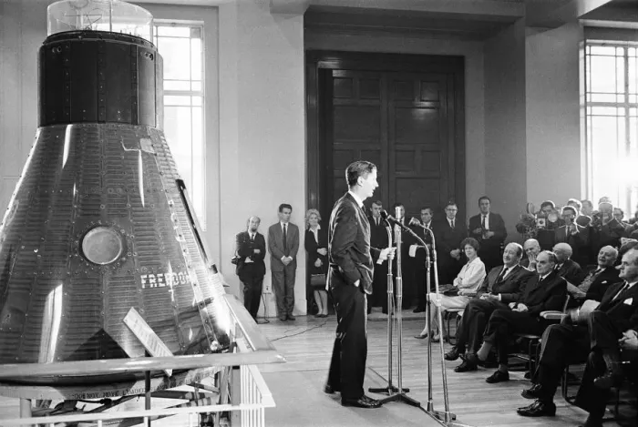 Framed Print : Mercury spacecraft Friendship 7 at the Science Museum, London, October 1965 Framed Print : Mercury spacecraft Friendship 7 at the Science Museum, London, October 1965