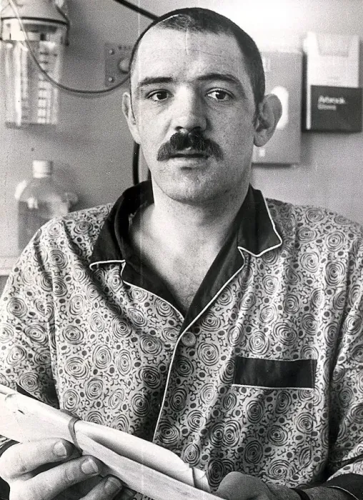 Framed Print : Mervyn Davies, recovering in hospital, April 1976. *Welsh Grand Slam skipper Mervyn Framed Print : Mervyn Davies, recovering in hospital, April 1976. *Welsh Grand Slam skipper Mervyn