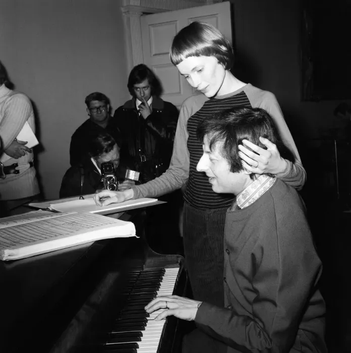 Framed Print : Mia Farrow and husband Andre Previn at the London Music Club in Holland Park, London Framed Print : Mia Farrow and husband Andre Previn at the London Music Club in Holland Park, London