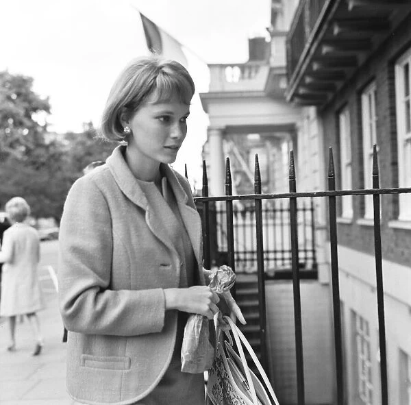 Mia Farrow wife of Frank Sinatra seen here returning to her Grosvenor Square apartment