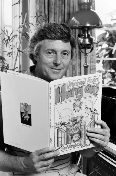Framed Print : Michael Aspel pictured at home with his family. September 1982 Framed Print : Michael Aspel pictured at home with his family. September 1982