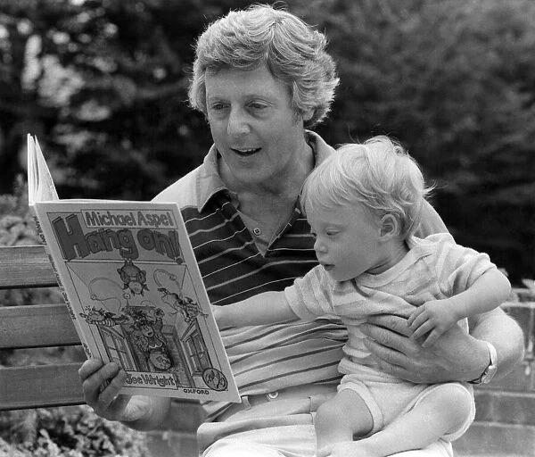 Michael Aspel and Son Patrick. September 1982 P003663
