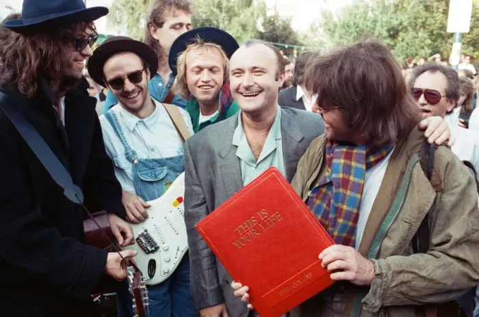 Framed Print : Michael Aspel surprises Phil Collins for the TV show This is your Life Framed Print : Michael Aspel surprises Phil Collins for the TV show This is your Life