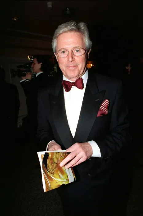 Framed Print : Michael Aspel TV Presenter March 1998 At the Grosvenor Hotel attending the 1998 Framed Print : Michael Aspel TV Presenter March 1998 At the Grosvenor Hotel attending the 1998