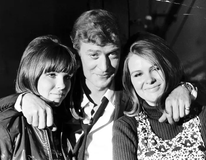 Framed Print : Michael Caine actor who plays Alfie with twins with Helen and Catherine Framed Print : Michael Caine actor who plays Alfie with twins with Helen and Catherine