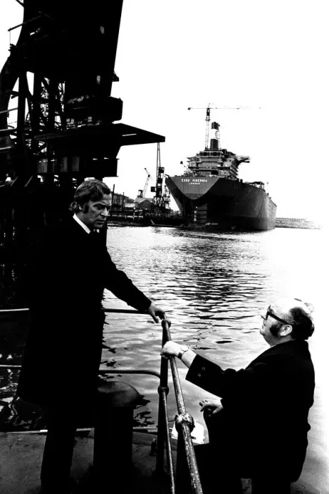 Framed Print : Michael Caine in a scene from the film Get Carter. Hebburn-Wallsend ferry landing