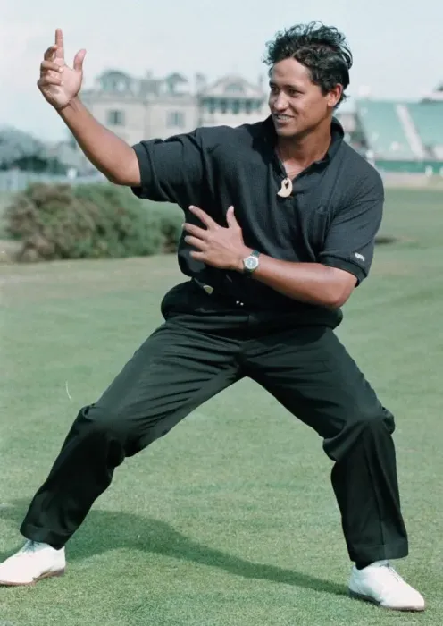 Framed Print : Michael Campbell from New Zealand doing a Haka at the old course St Andrews