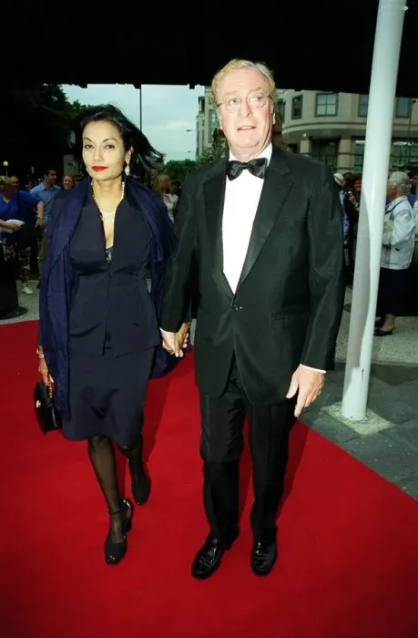Framed Print : Michael Cane Actor July 98 Arriving for the premiere of Doctor Doolittle