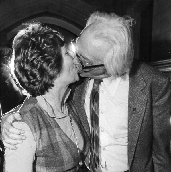 Michael Foot kissing wife JIll Craigie - Novemer 1980 -----