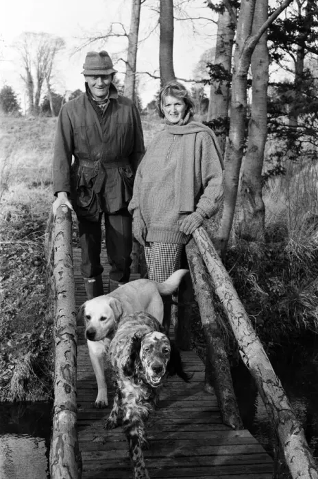 Framed Print : Michael Heseltine, pictured at his home with his wife Ann Framed Print : Michael Heseltine, pictured at his home with his wife Ann