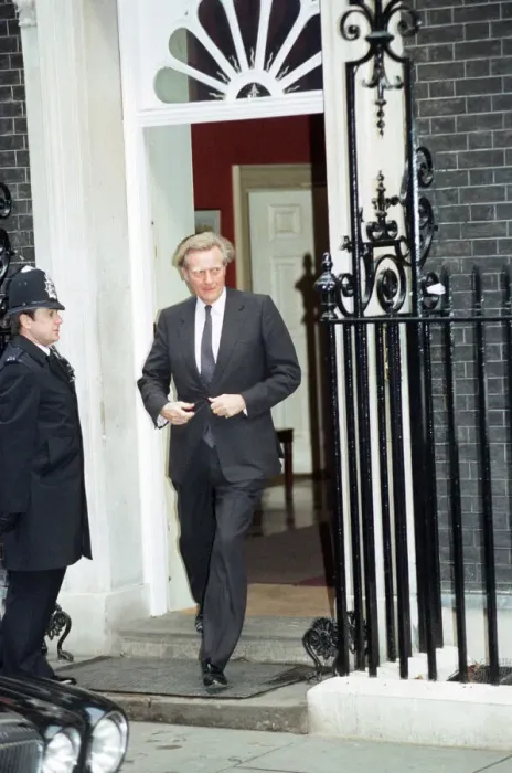 Framed Print : Michael Heseltine pictured outside Number 10 Downing Street Framed Print : Michael Heseltine pictured outside Number 10 Downing Street